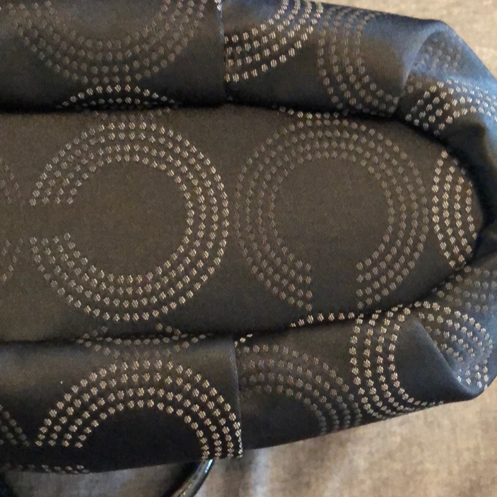 Authentic Coach Signature handbag - Picture 4 of 5